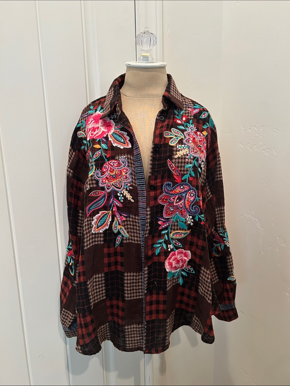 Savanna Jane Women’s Embroidered Plaid Button-Up Shirt